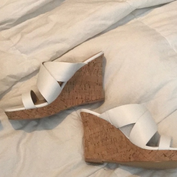 New in Box Charles David Wedges - Picture 2 of 6